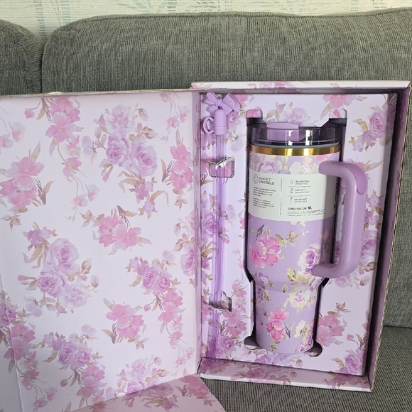 Stanley LoveShackFancy Lavender Floral Quencher H2.0 Tumbler, 40oz., New - Picture 9 of 10